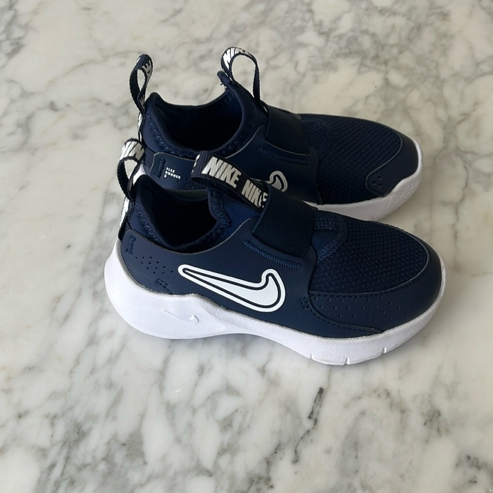 Kids Nike Flex Runner 3 size 9c